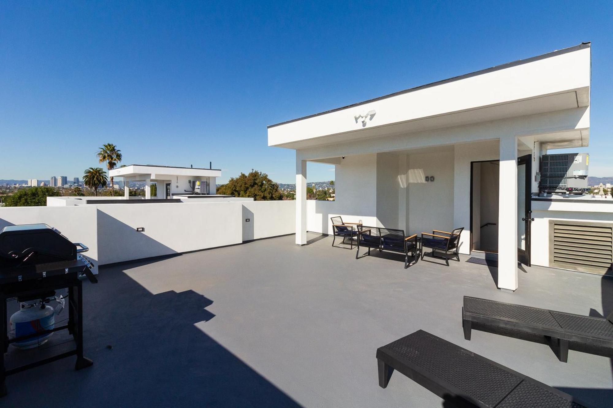 Brand New Modern 9 Bedroom Compound In Pickfair Village Los Angeles Exterior photo