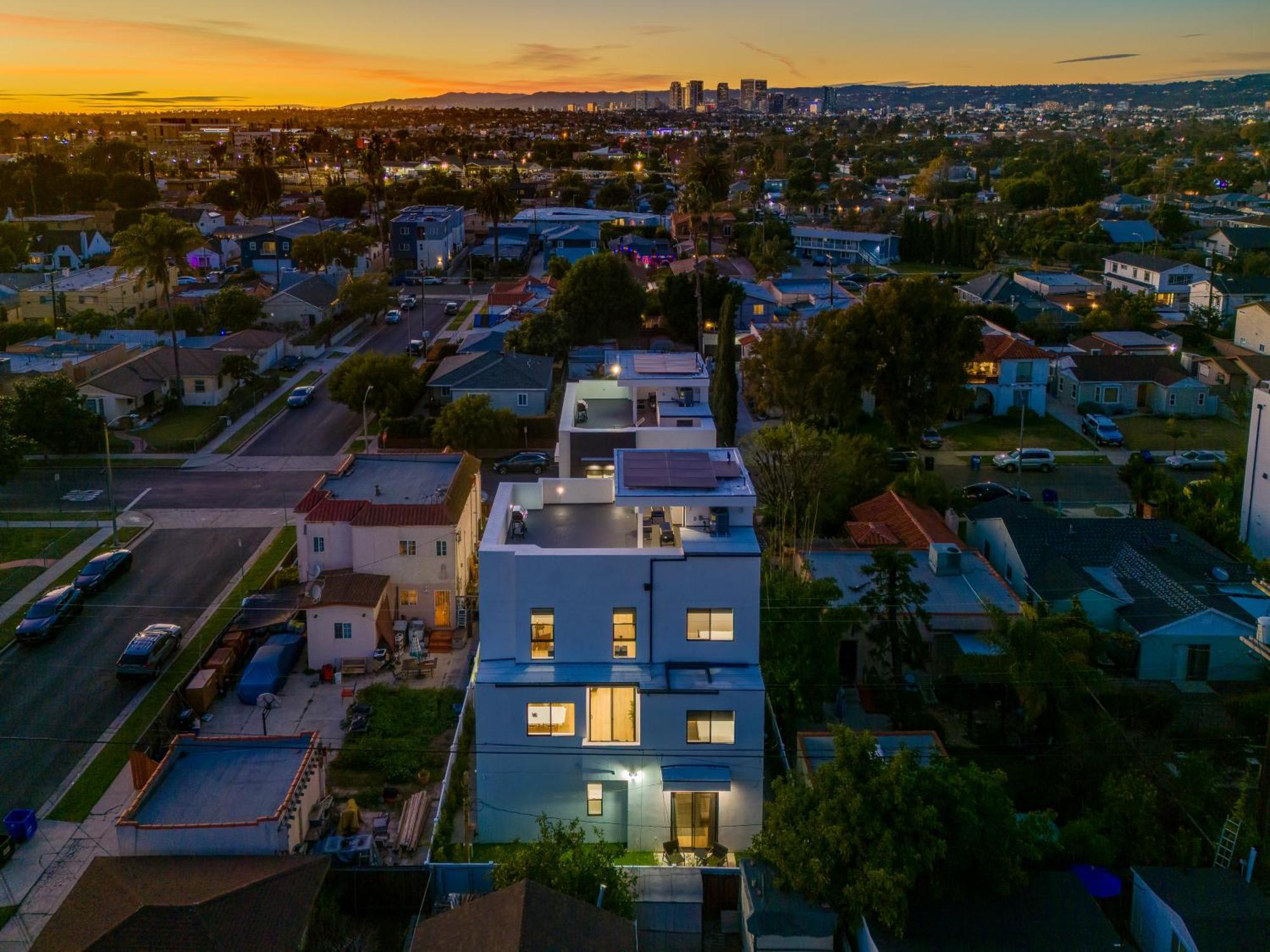 Brand New Modern 9 Bedroom Compound In Pickfair Village Los Angeles Exterior photo