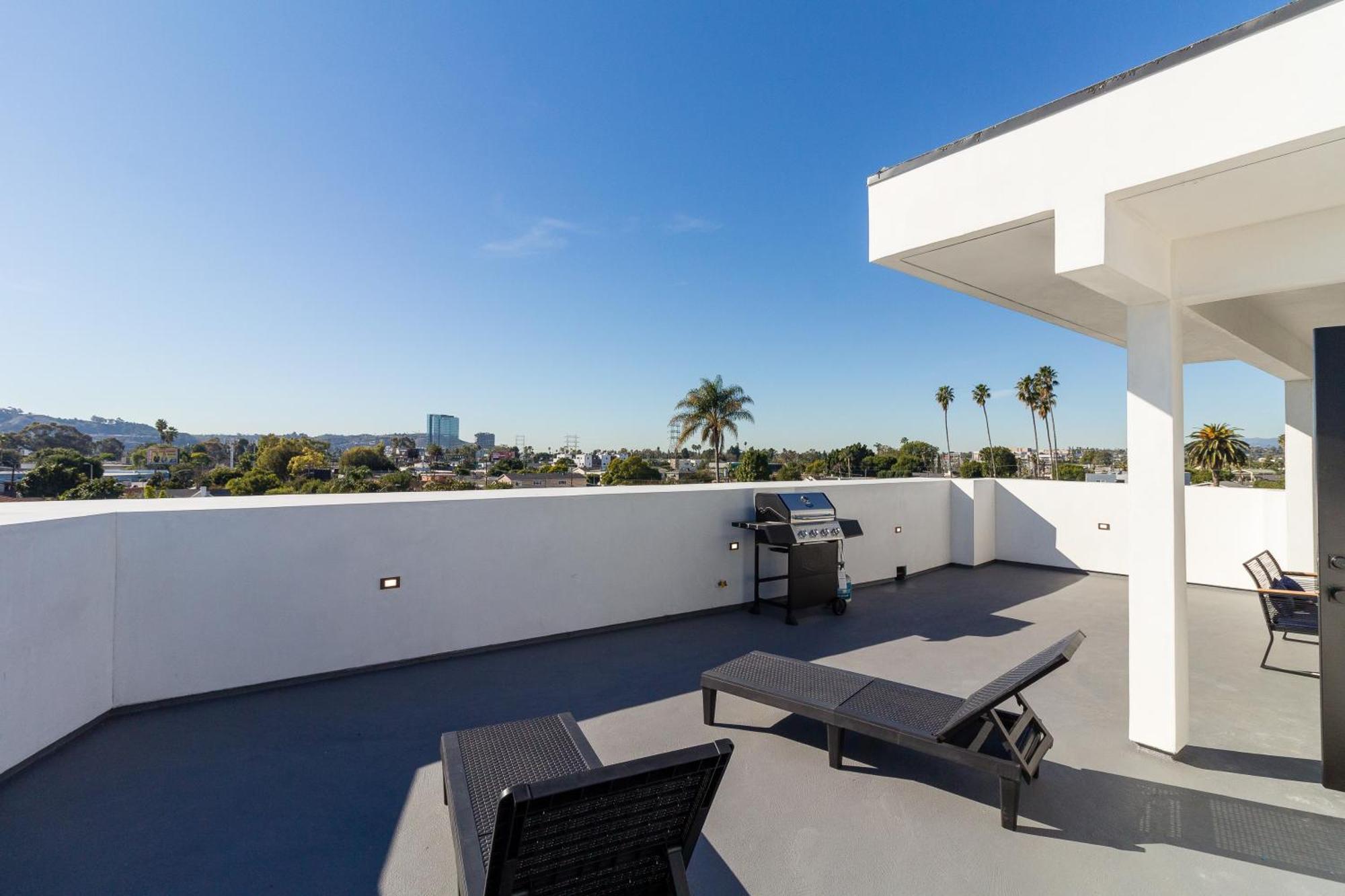 Brand New Modern 9 Bedroom Compound In Pickfair Village Los Angeles Exterior photo