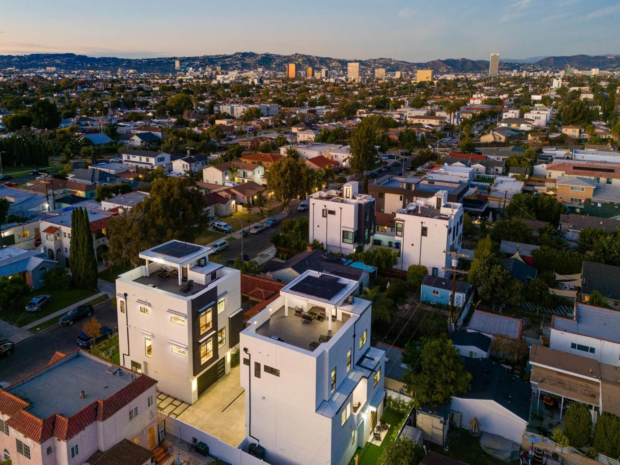 Brand New Modern 9 Bedroom Compound In Pickfair Village Los Angeles Exterior photo