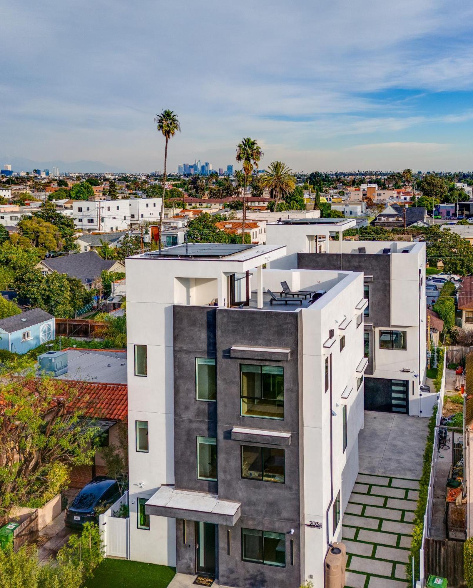 Brand New Modern 9 Bedroom Compound In Pickfair Village Los Angeles Exterior photo